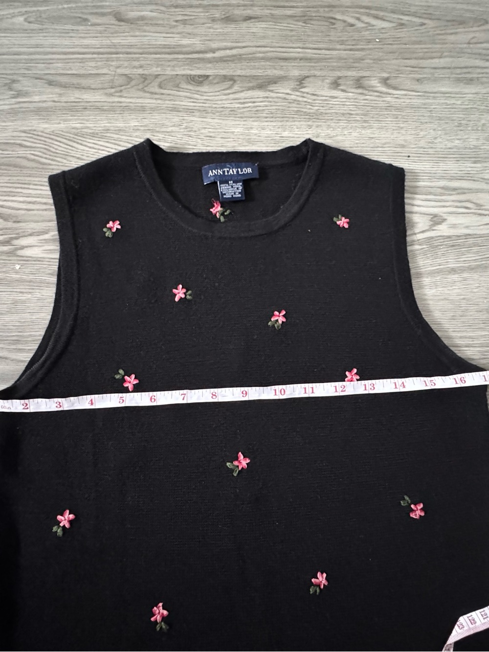 Ann Taylor Merino Wool Sweater Vest M Black Pink Floral Embroidered Vintage - Picture 6 of 7